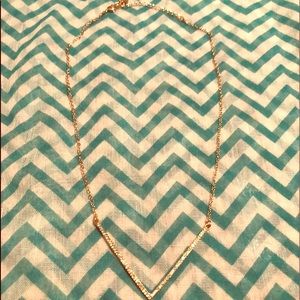 Cute gold color necklace with bling!